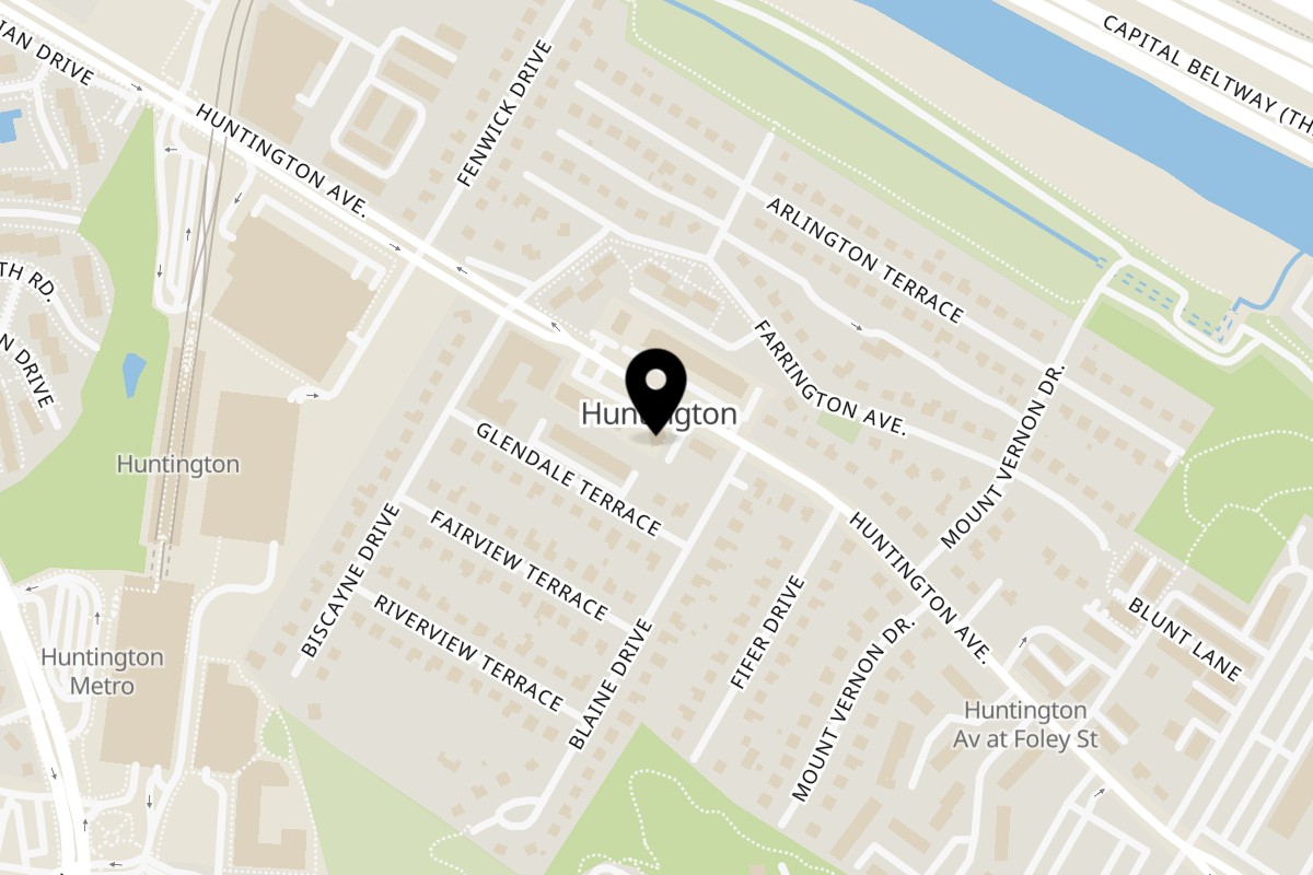 Map showing the location of Old Chicago Pizzeria on 2245 Huntington Ave in Alexandria